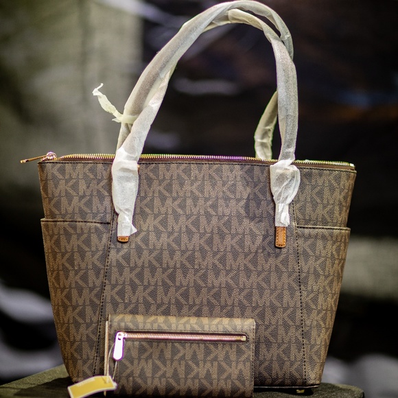 ㊗️SOLD ㊗️ Michael Kors Tote Jet Set - Picture 2 of 4